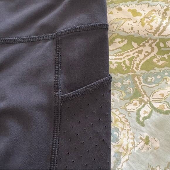 Lululemon Size 6 Mind Over Miles Crop (17" ) Leggings 
Good Condition - Picture 6 of 8